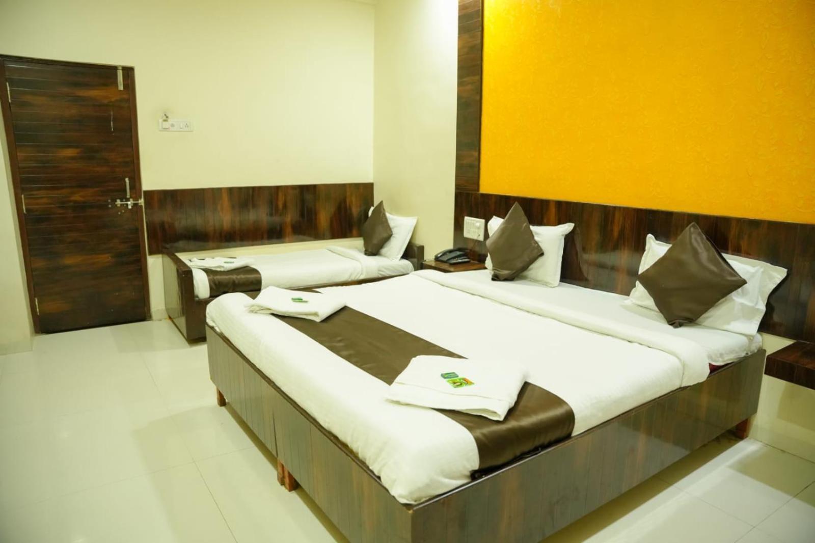 Hotel Sachidanand Shirdi Exterior photo